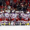Útočník New Yorku Rangers sa zapísal do histórie, hetrikom zaistil tímu postup d...