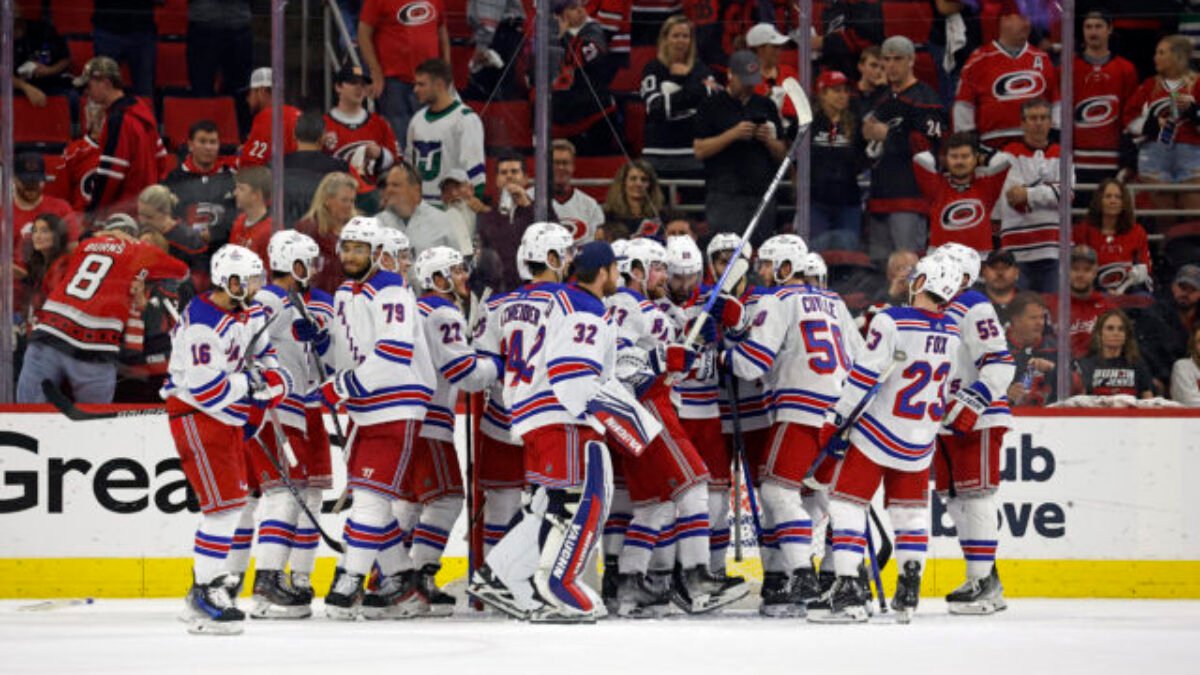 Útočník New Yorku Rangers sa zapísal do histórie, hetrikom zaistil tímu postup do finále Východnej konferencie NHL