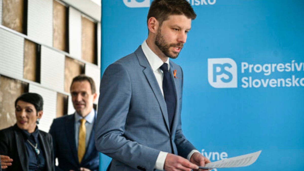 Robert Fico hovorí iba o sebe, nerieši problémy ľudí, reagoval na novoročný prejav premiéra Michal Šimečka