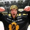 Vo švédskej lige môže hrať aj človek s autizmom, príkladom je brankár Linus Söde...