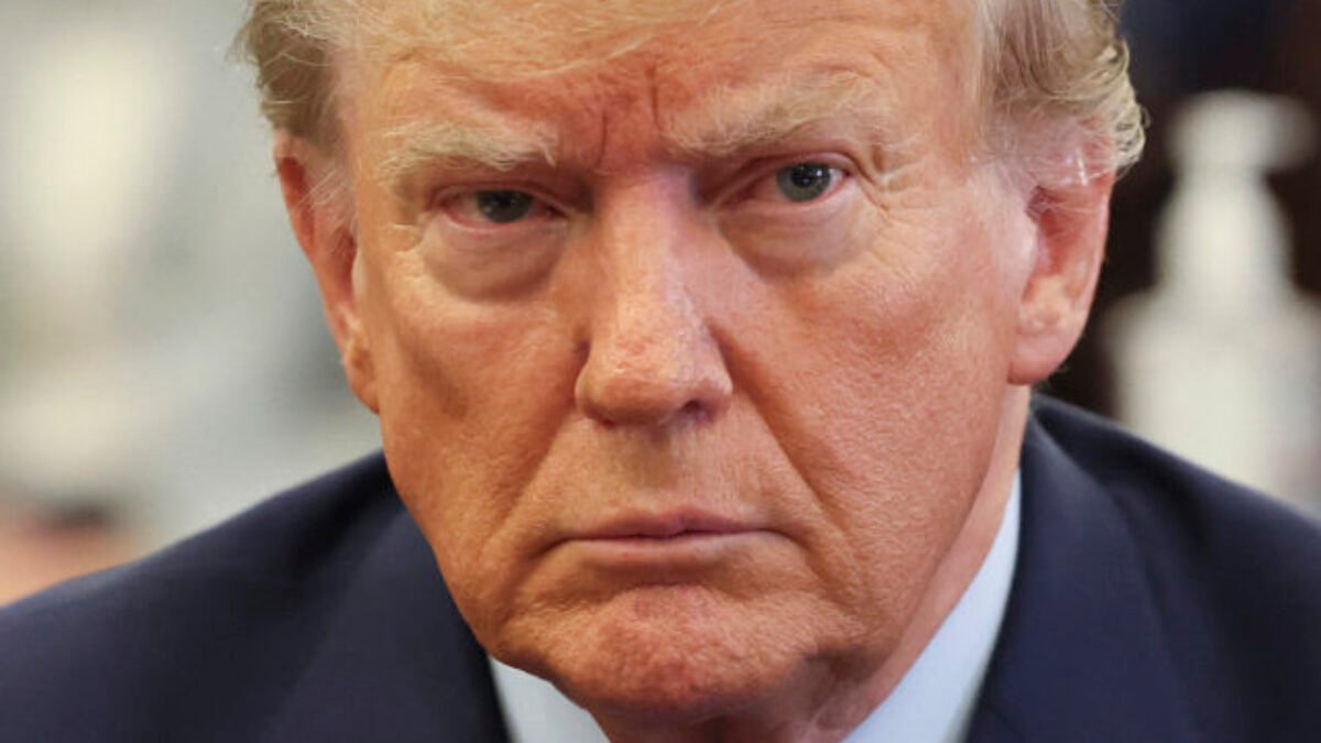 Trumpovi boli zaslané ampulky s krvou, sídlo Republikánskeho národného výboru museli evakuovať