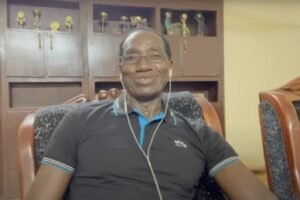 Ibi Maiga pozdravuje z Afriky a chce vám povedať, komu by dal svoj hlas vo voľbá...