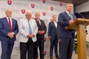Andrej Danko: ROBO DRŽ SA, STOJÍME ZA TEBOU.