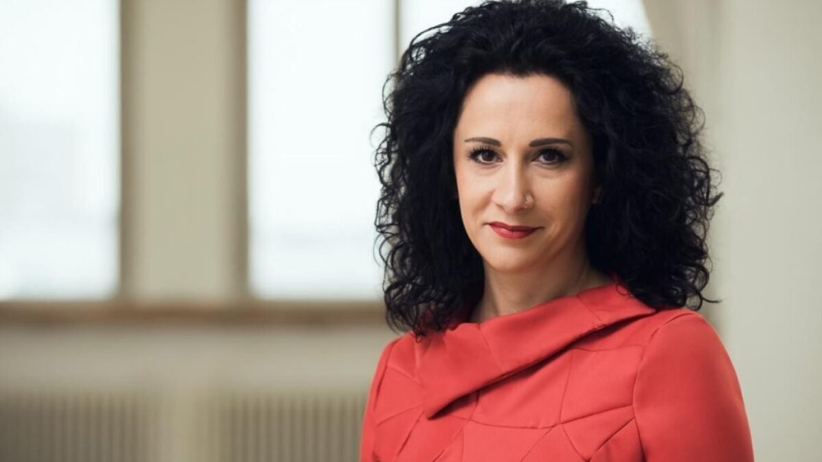 Dôvod, prečo chce Zora Jaurová z PS odvolať Martinu Šimkovičovú, je osobný záujem Jaurovej