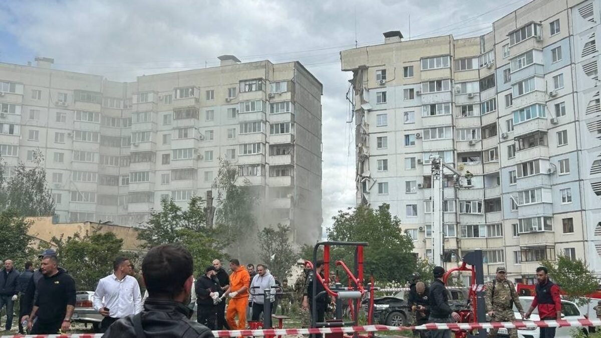 Tragédia v Belgorode: ukrajinské sily zbombardovali 10-poschodový obytný blok
