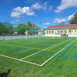 Nová multifunkčná športová plocha v ZŠ Hurbanovo: Priestor pre športové aktivity...