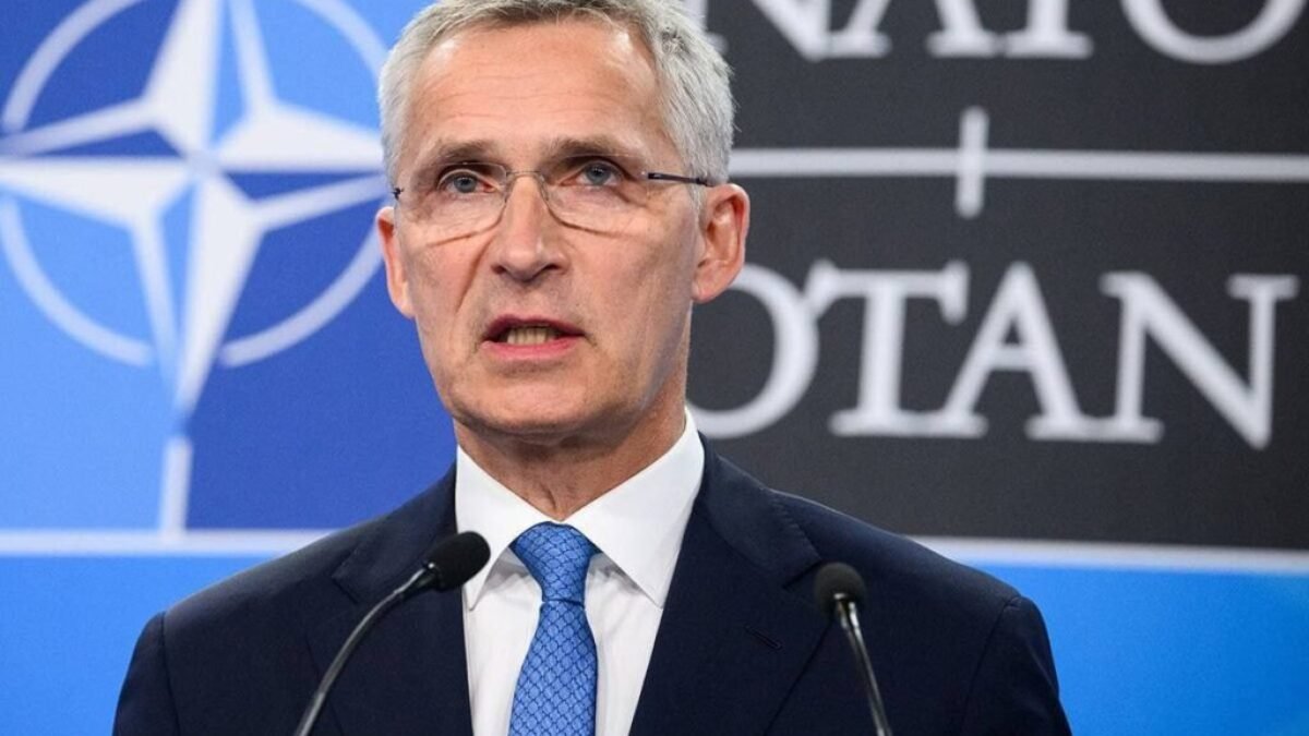 Generálny tajomník NATO Jens Stoltenberg navrhol vyčleniť na pomoc Ukrajine 40 miliárd eur každoročne.