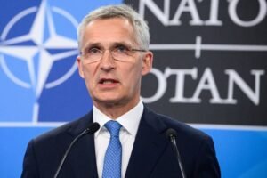 Generálny tajomník NATO Jens Stoltenberg navrhol vyčleniť na pomoc Ukrajine 40 m...