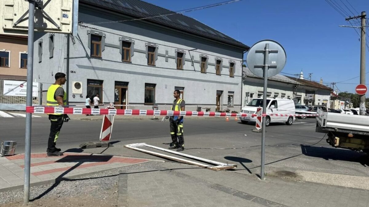 Prefarbenie priechodov pre chodcov v meste Kráľovský Chlmec: Zlepšenie bezpečnosti na cestách