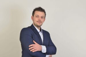 Nech sa páči, tu máte foto atentátnika, ktorý dnes zbraňou zaútočil na premiéra ...