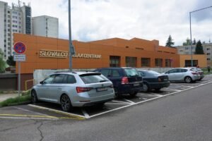 Mesto Žiar nad Hronom rozšíri parkovisko pri krytej plavárni