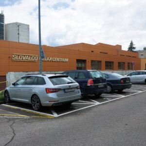 Mesto Žiar nad Hronom rozšíri parkovisko pri krytej plavárni