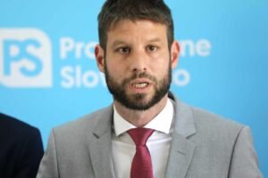 Predseda PS Michal Šimečka uviedol, že je šokovaný a zhrozený streľbou na premié...