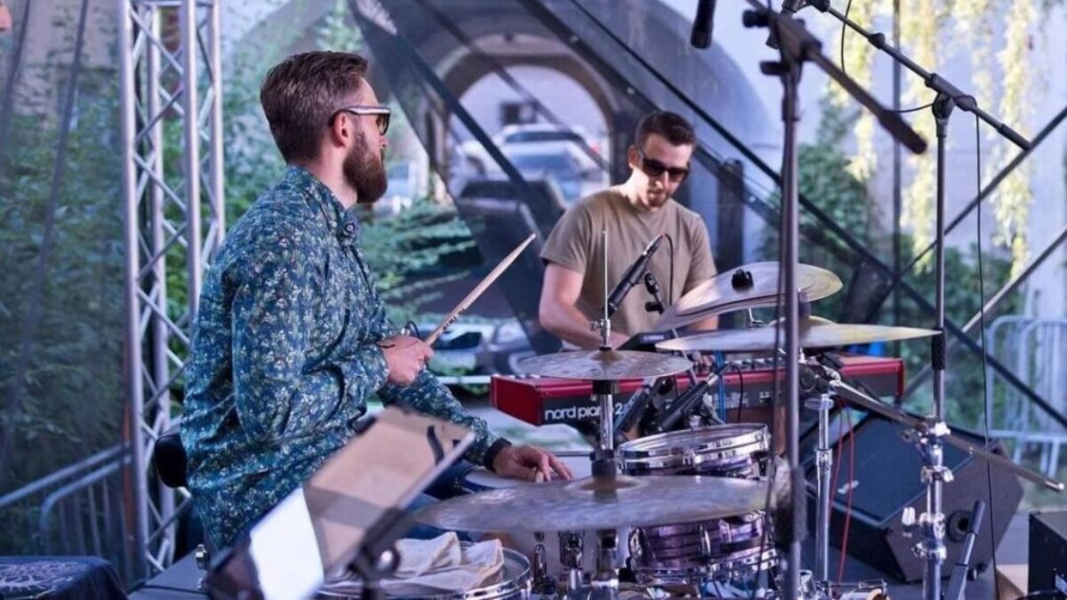 Koncert skupiny Headmovers v Klube Za Oponou v Modre
