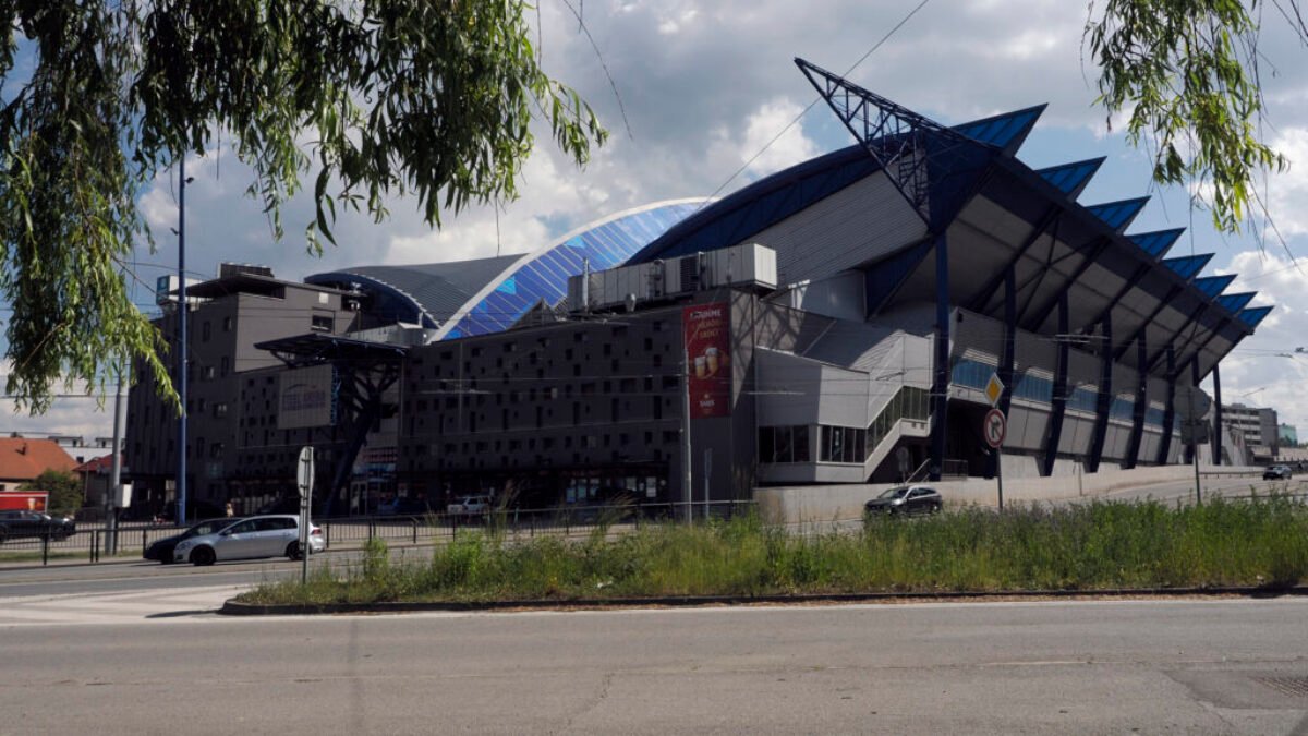 Hokejových fanúšikov vystriedali v Steel aréne stavbári