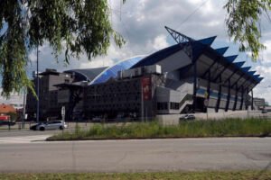 Hokejových fanúšikov vystriedali v Steel aréne stavbári