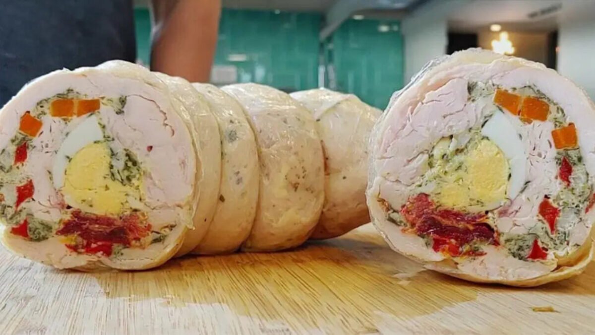 Jemná kuracia roláda: vynikajúca nielen na slávnostné pohostenie
