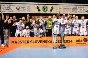 Hádzanári Tatrana Prešov po ročnej prestávke opäť ovládli extraligu a oslavujú o...
