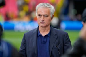 Tréner Mourinho dostal v Turecku dištanc a pokutu za vyhlásenia o nestrannosti r...
