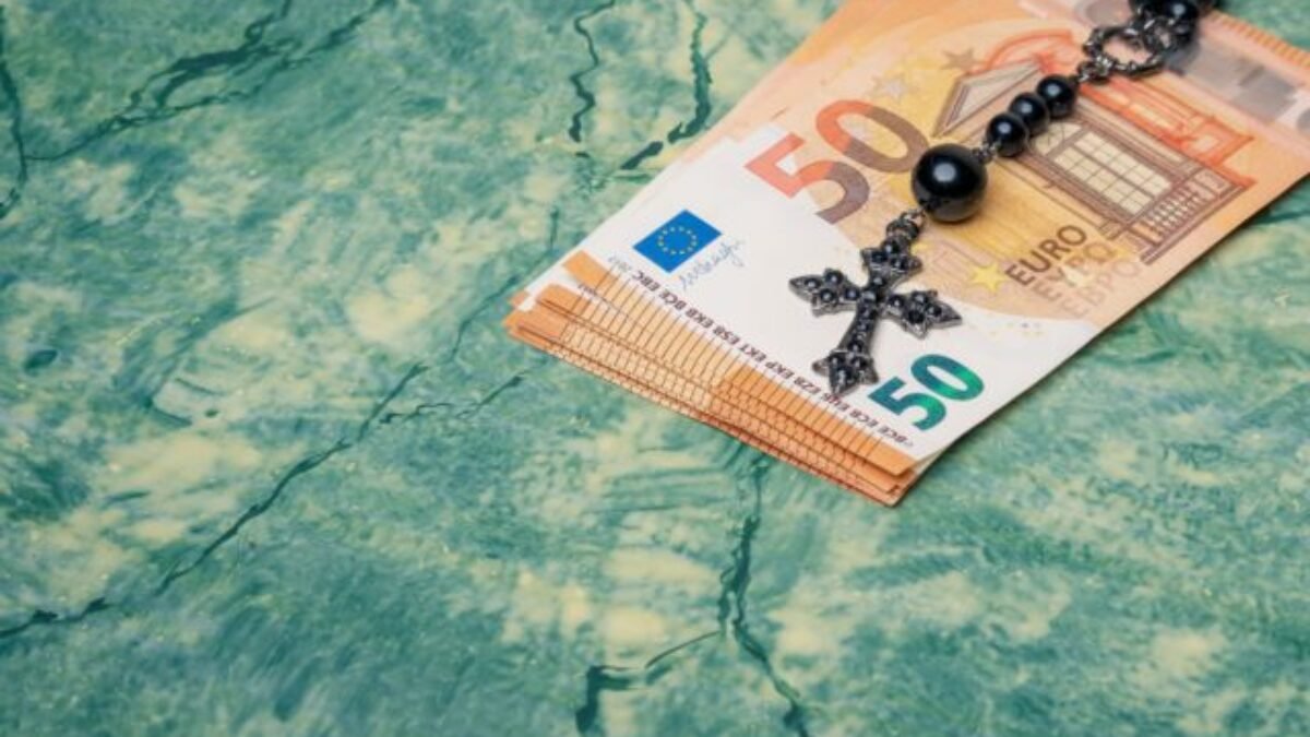 Poslanci schválili novelu zákona o financovaní cirkví, výška príspevku sa bude odvíjať od miery rastu minimálnej mzdy