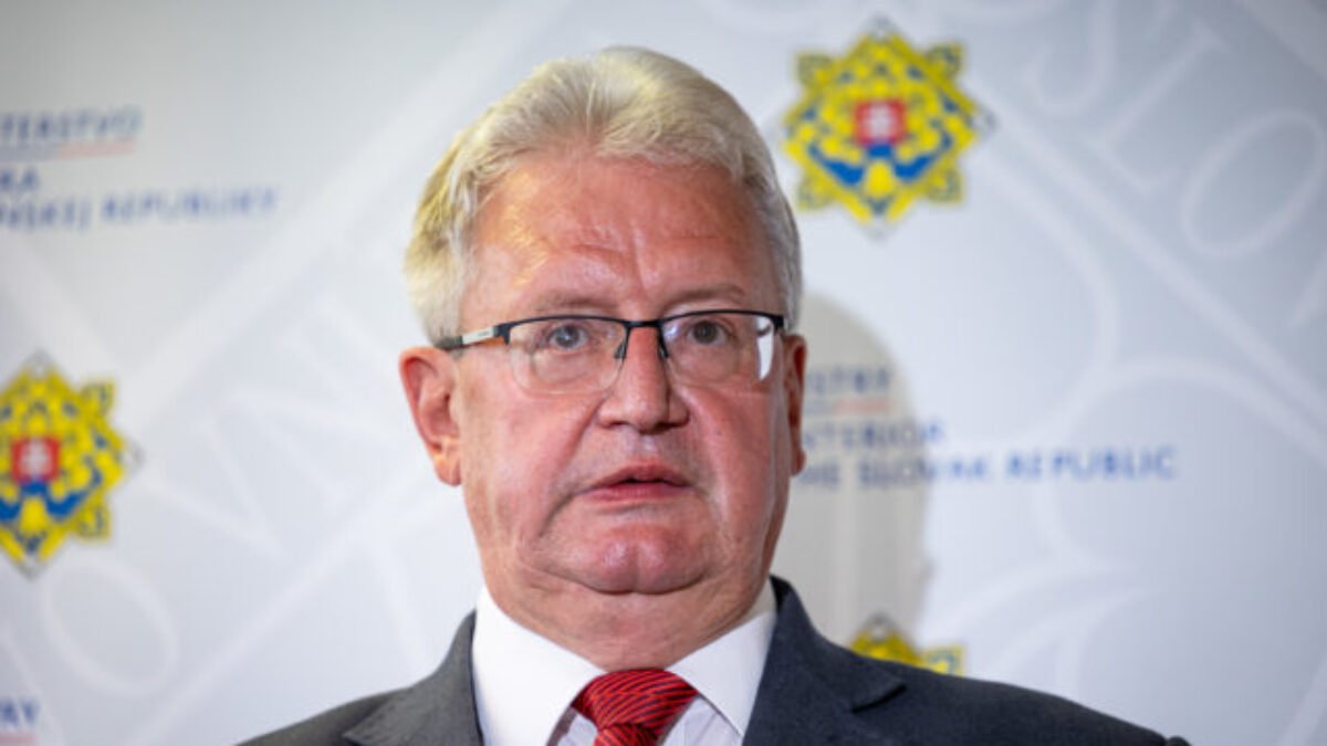 Orosz: Ústava ani zákon nezakazujú poslancom a ministrom kandidovať vo voľbách do EP