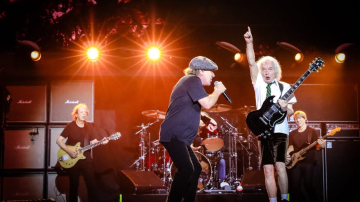 AC/DC svojím „Power Up“ európskym turné privádzajú svojich fanúšikov do šialenstva