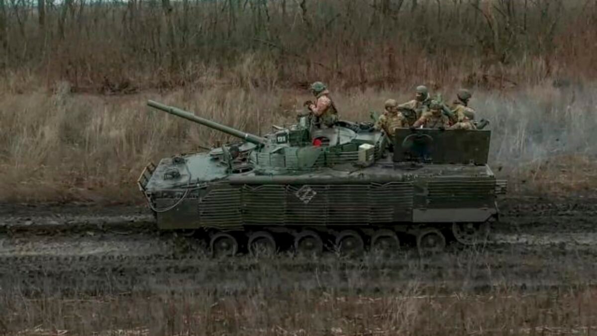 Rusko za uplynulý deň stratilo vyše tisíc vojakov, prišlo aj o 20 tankov a obrnených vozidiel