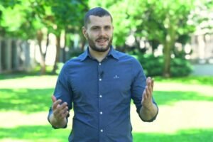 R. GLÜCK: J. NAĎ ZNIČIL SLOVENSKÚ ARMÁDU A TERAZ ŽOBRE PENIAZE OD SLOVÁKOV ‼️