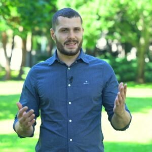 R. GLÜCK: J. NAĎ ZNIČIL SLOVENSKÚ ARMÁDU A TERAZ ŽOBRE PENIAZE OD SLOVÁKOV ‼️