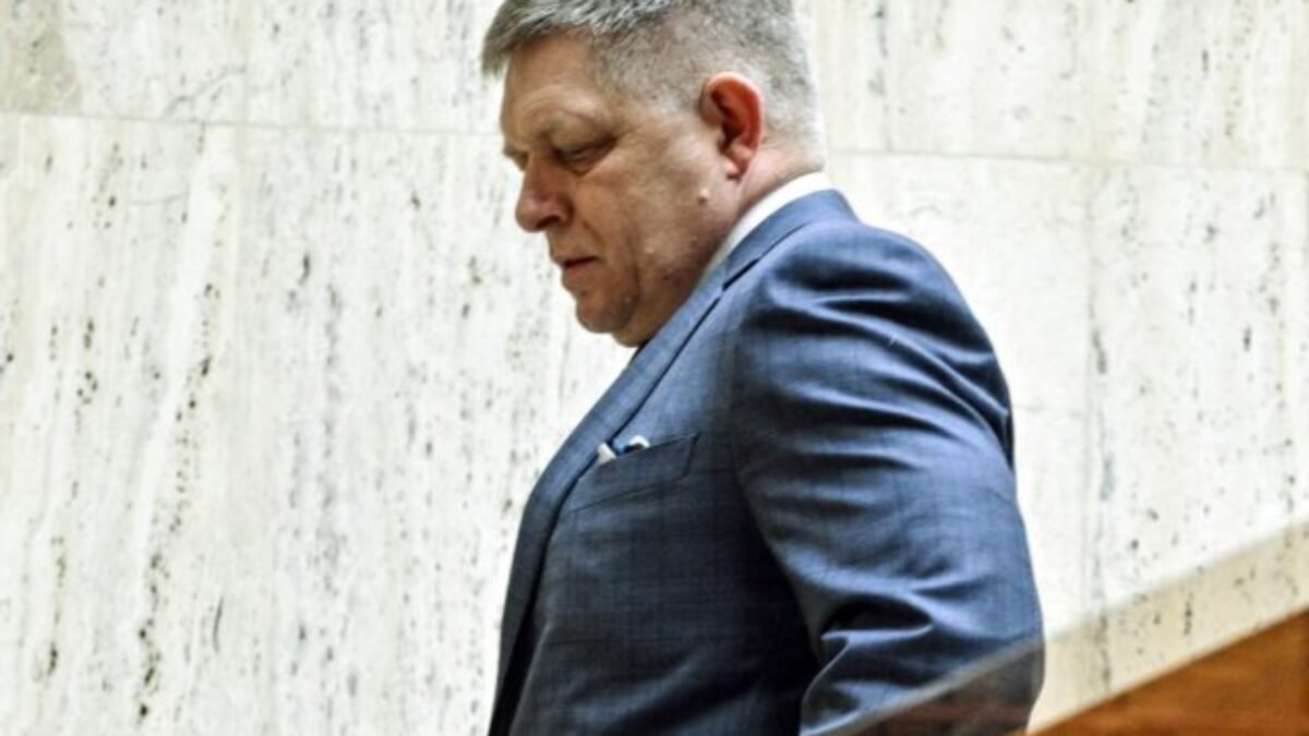 Smer-SD dopláca na Ficovu rétoriku aj konsolidáciu. Preferencie strany budú podľa politológa klesať, a to v prospech Republiky
