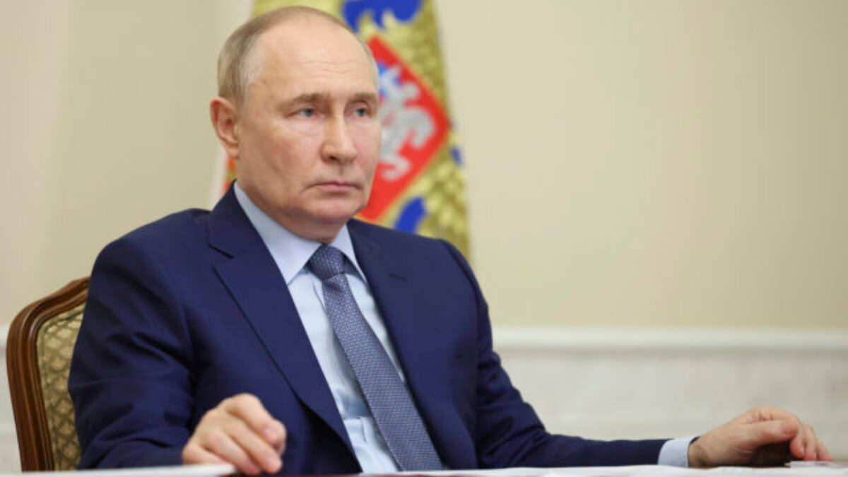 Putin podľa analytikov rozširuje program militarizácie mládeže pre dlhodobú vojnu na Ukrajine