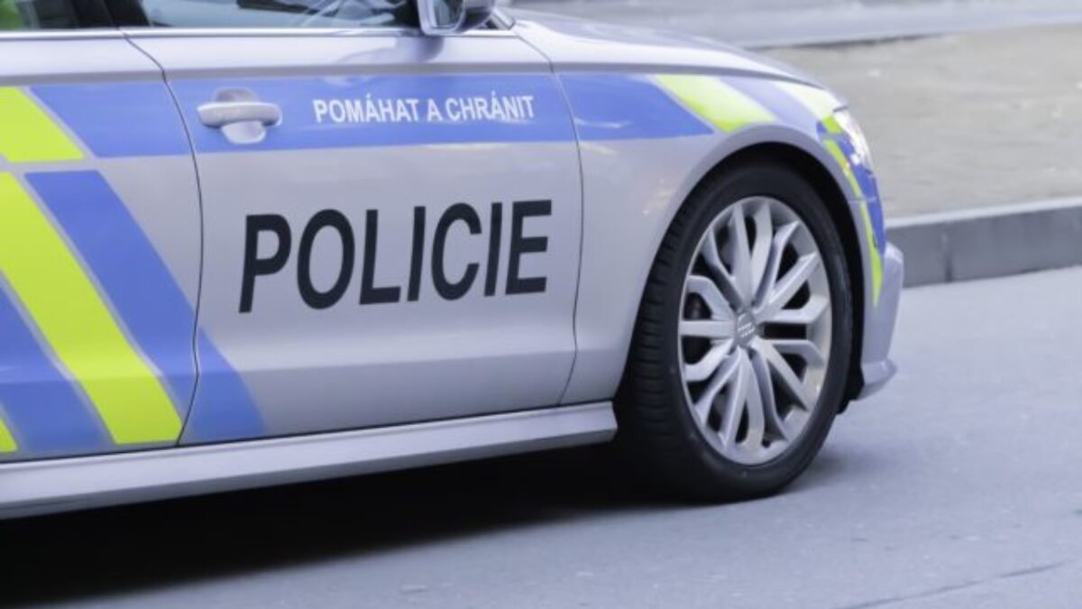 Žiačka zaútočila nožom na základnej škole v Domažliciach, zranené boli dve deti