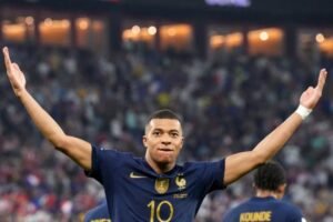 Koruna kráľa strelcov pre Kana, Ronalda či Mbappého? V závetrí číhajú aj Lukaku ...