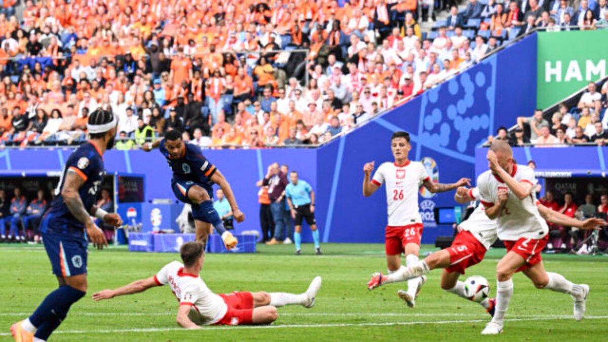 Poliaci mali na ME vo futbale dobrý rozbeh, no proti ofenzívne ladeným Holanďanom nezabodovali
