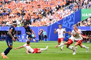 Poliaci mali na ME vo futbale dobrý rozbeh, no proti ofenzívne ladeným Holanďano...