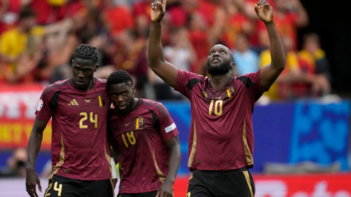 Smoliar Lukaku sa už bojí oslavovať góly na ME vo futbale, tvrdí jeho spoluhráč Doku