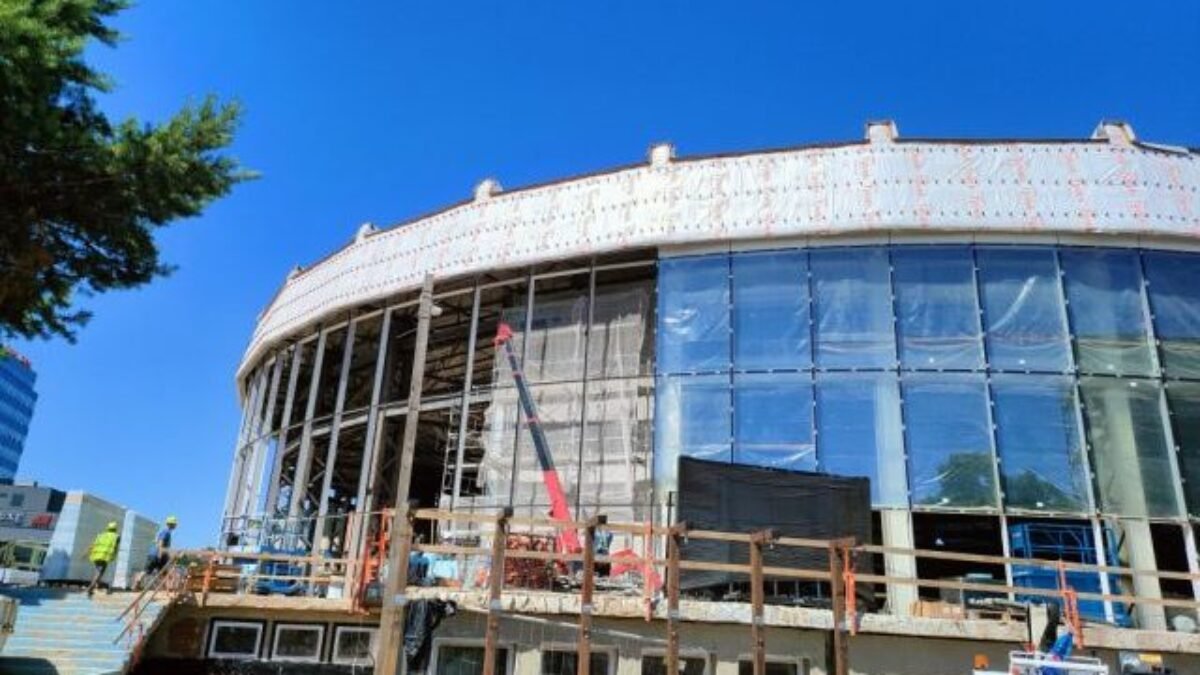 Výstavba Národného olympijského centra plaveckých športov Košice je v sklze, podľa primátora by to dodávateľ mohol dobehnúť (video+foto)