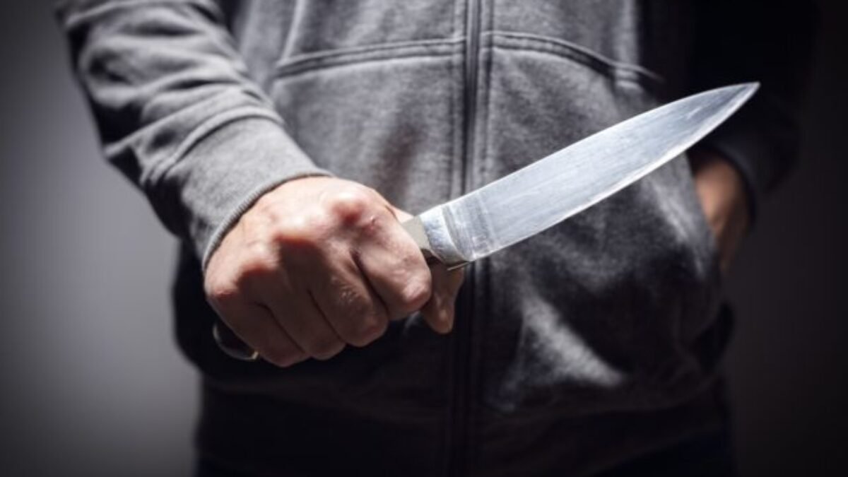 Muž na čerpacej stanici v Prahe zaútočil nožom na skupinu šiestich ľudí, traja potrebovali ošetrenie