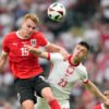 Poliakom nepomohol ani návrat Lewandowského. Stali sa tak prvým tímom, ktorý už ...