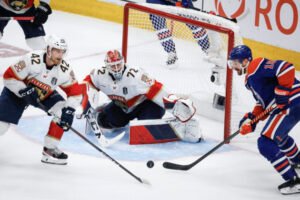 Edmonton vyrovnal sériu z 0:3 na 3:3, o víťazovi Stanleyho pohára rozhodne siedm...