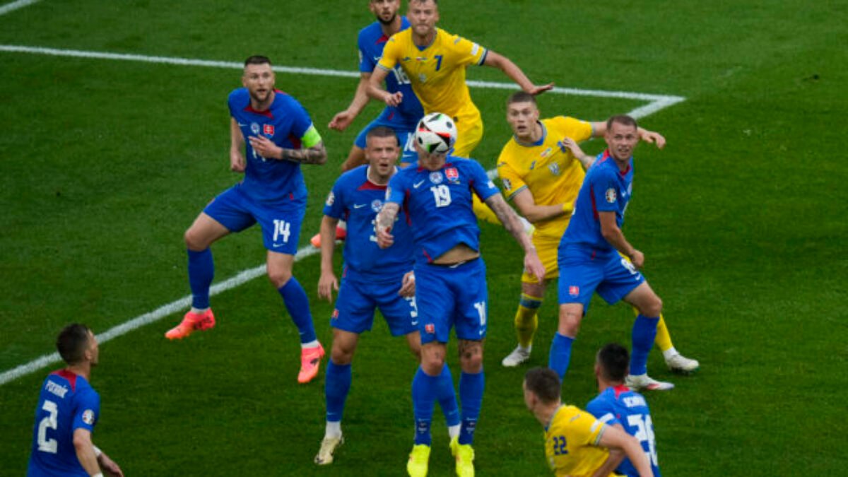 Slováci mali aj na predchádzajúcich ME vo futbale pred posledným zápasom skupiny tri body a skóre 2:2