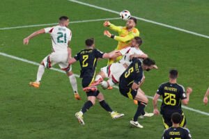 Maďarský útočník Varga už podstúpil operáciu tváre, UEFA obhajuje zásah tímových...