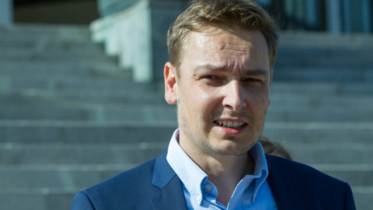 Žilinka sa podľa opozičného poslanca Vanča pokúsil zmariť poslanecký prieskum na generálnej prokuratúre – VIDEO