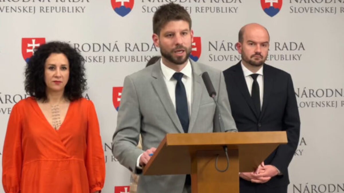 Šimečka: Vláda využíva lex atentát len na doživotnú rentu pre Fica a obmedzenie zhromažďovania (video)