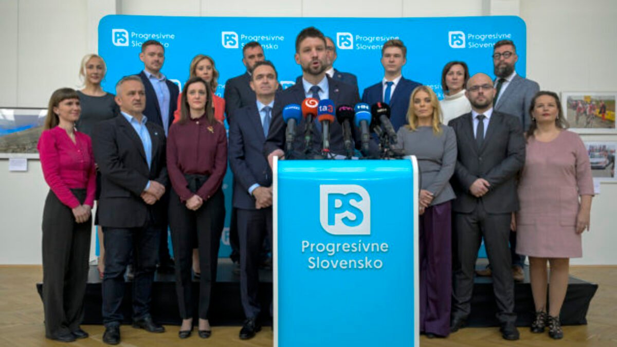 Koalícia podľa progresívcov kašle na mladých ľudí. Návrhy na podporu študentov neprešli (video)