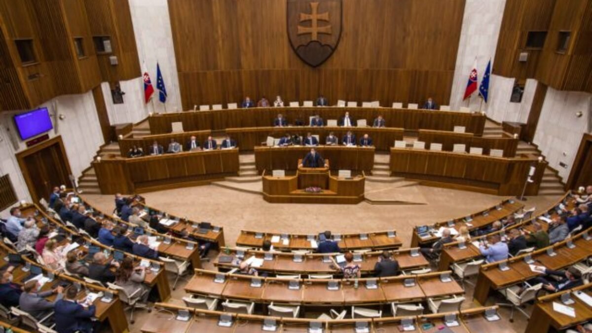 Parlament schválil novelu zákona o Audiovizuálnom fonde, počet členov dozornej komisie sa zvýši
