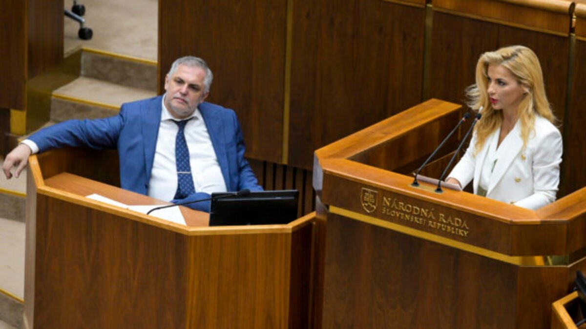 Parlament dosiaľ nezvolil piatich členov Rady STVR, podľa Michelka dohodu narúša strana Hlas