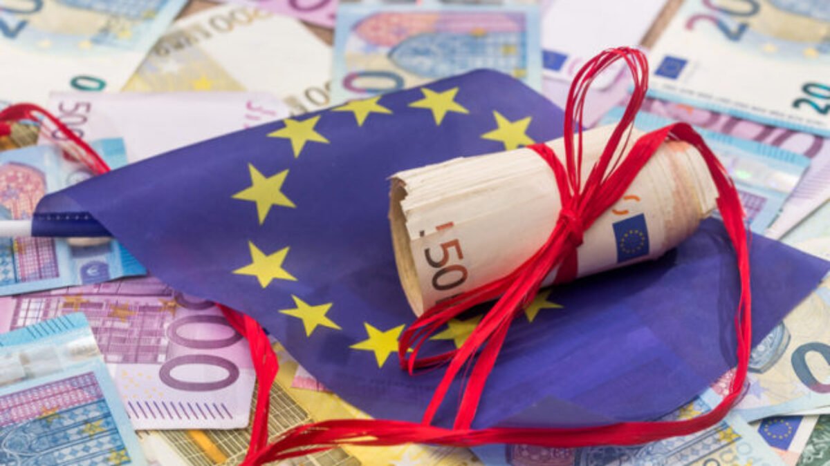 Európska komisia v rámci štvorročnej pomoci Kyjevu uvoľnila pre Ukrajinu 1,9 miliardy eur