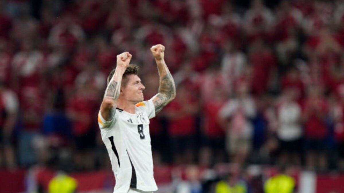 Havertz a Musiala predĺžili kariéru Tonyho Kroosa minimálne do piatka, kouč Dánska sa hneval na systém VAR