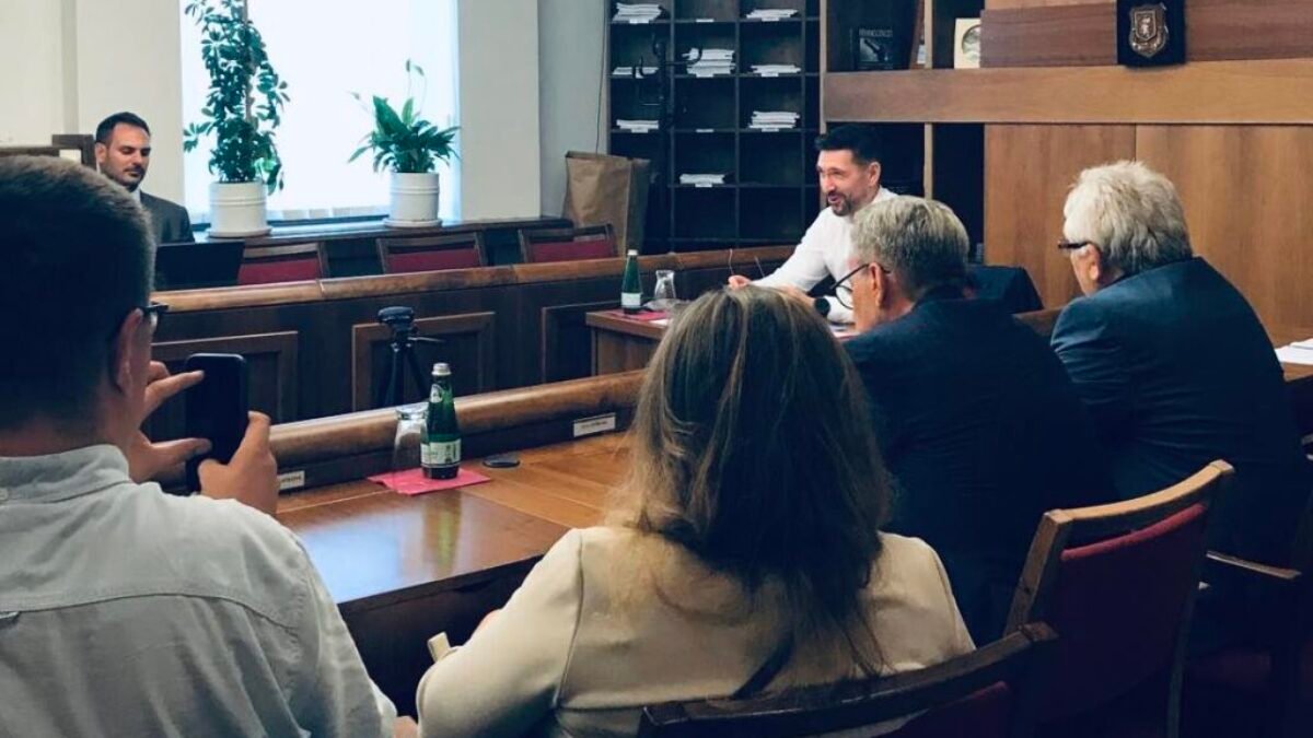 Richard Takáč: Vládou schválenú pomoc samosprávam som ešte večer predložil parlamentnému výboru pre pôdohospodárstvo a životné prostredie. Ide o veľmi dôležitú novelu záko…